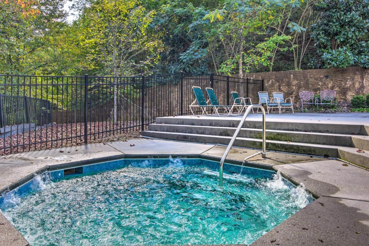 Dog Friendly, Romantic Mtn Getaway Hot Tub Pool Gatlinburg Eksteriør billede