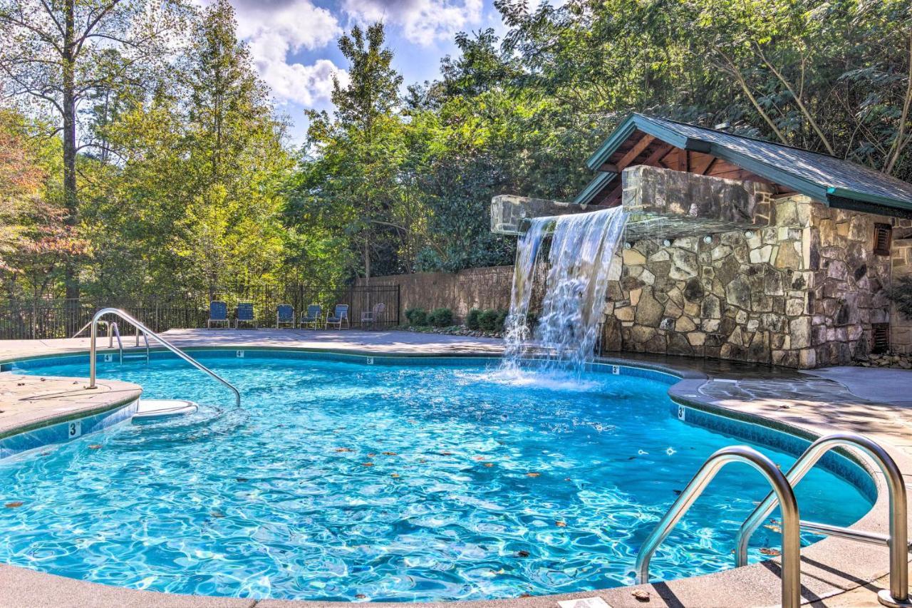 Dog Friendly, Romantic Mtn Getaway Hot Tub Pool Gatlinburg Eksteriør billede