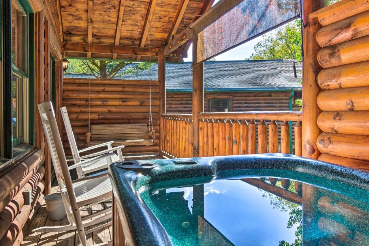 Dog Friendly, Romantic Mtn Getaway Hot Tub Pool Gatlinburg Eksteriør billede