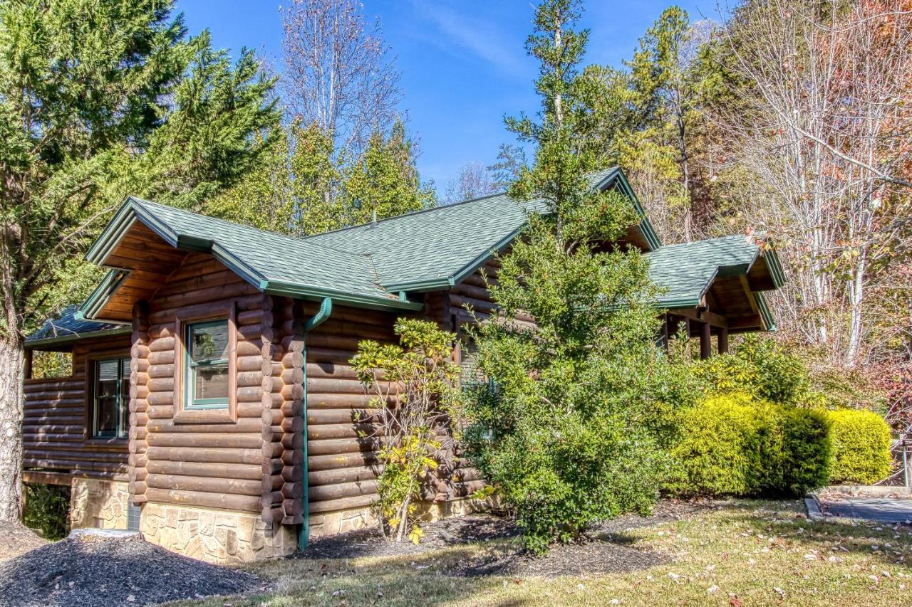 Dog Friendly, Romantic Mtn Getaway Hot Tub Pool Gatlinburg Eksteriør billede
