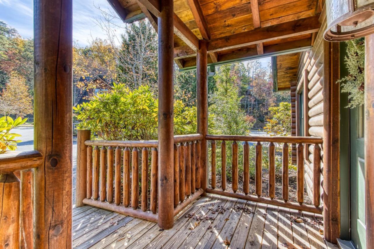 Dog Friendly, Romantic Mtn Getaway Hot Tub Pool Gatlinburg Eksteriør billede