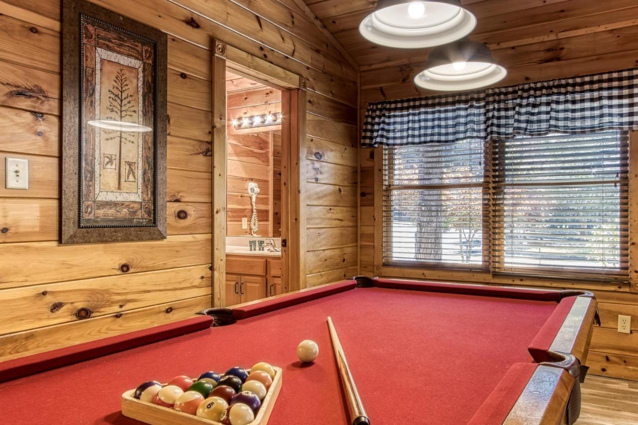 Dog Friendly, Romantic Mtn Getaway Hot Tub Pool Gatlinburg Eksteriør billede