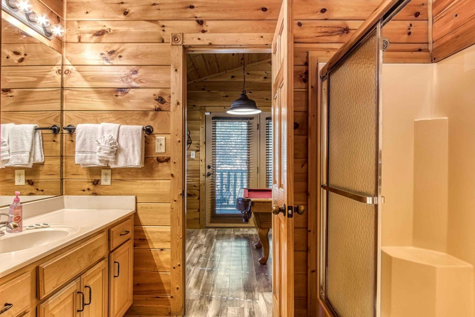 Dog Friendly, Romantic Mtn Getaway Hot Tub Pool Gatlinburg Eksteriør billede