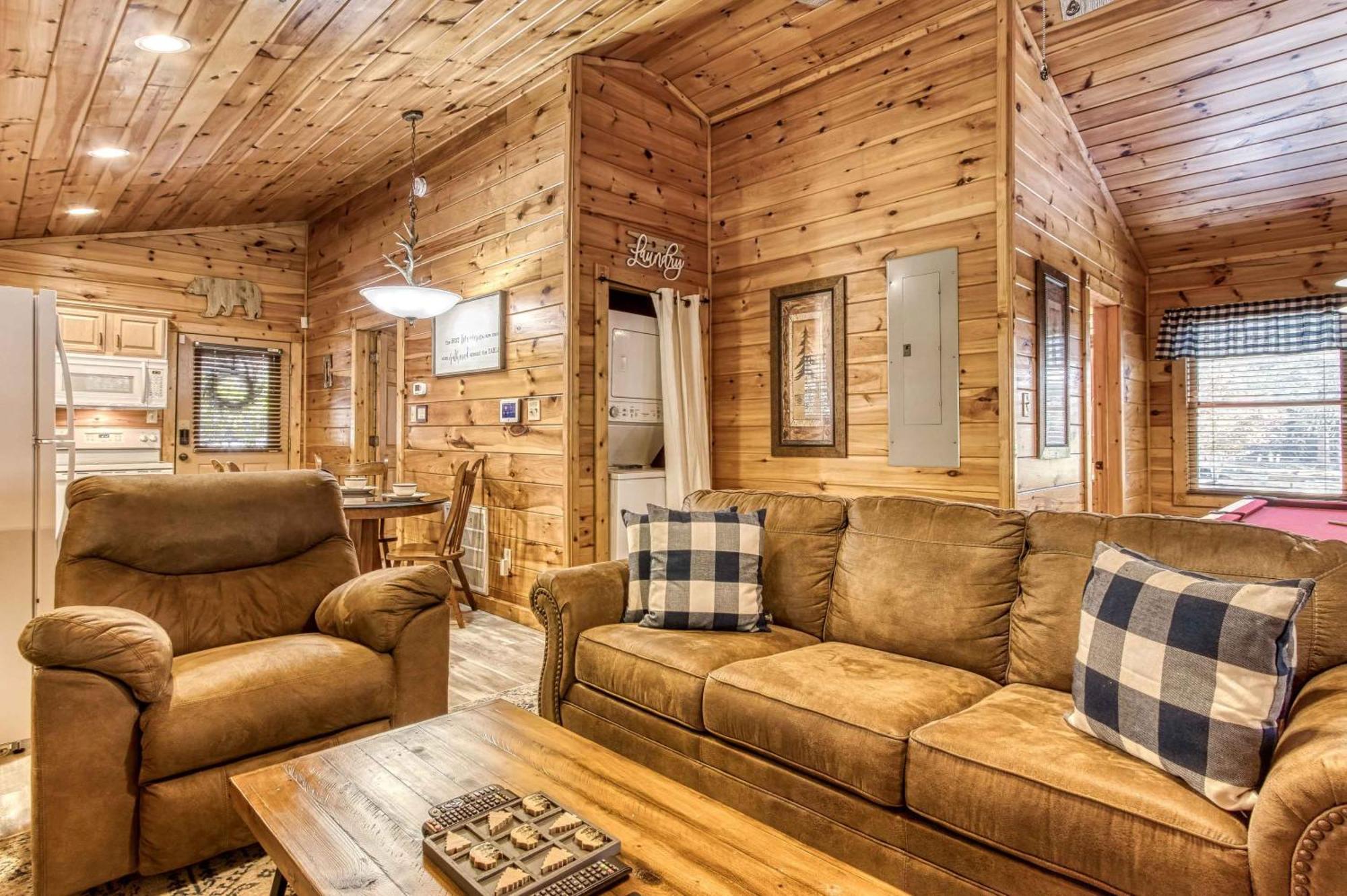Dog Friendly, Romantic Mtn Getaway Hot Tub Pool Gatlinburg Eksteriør billede