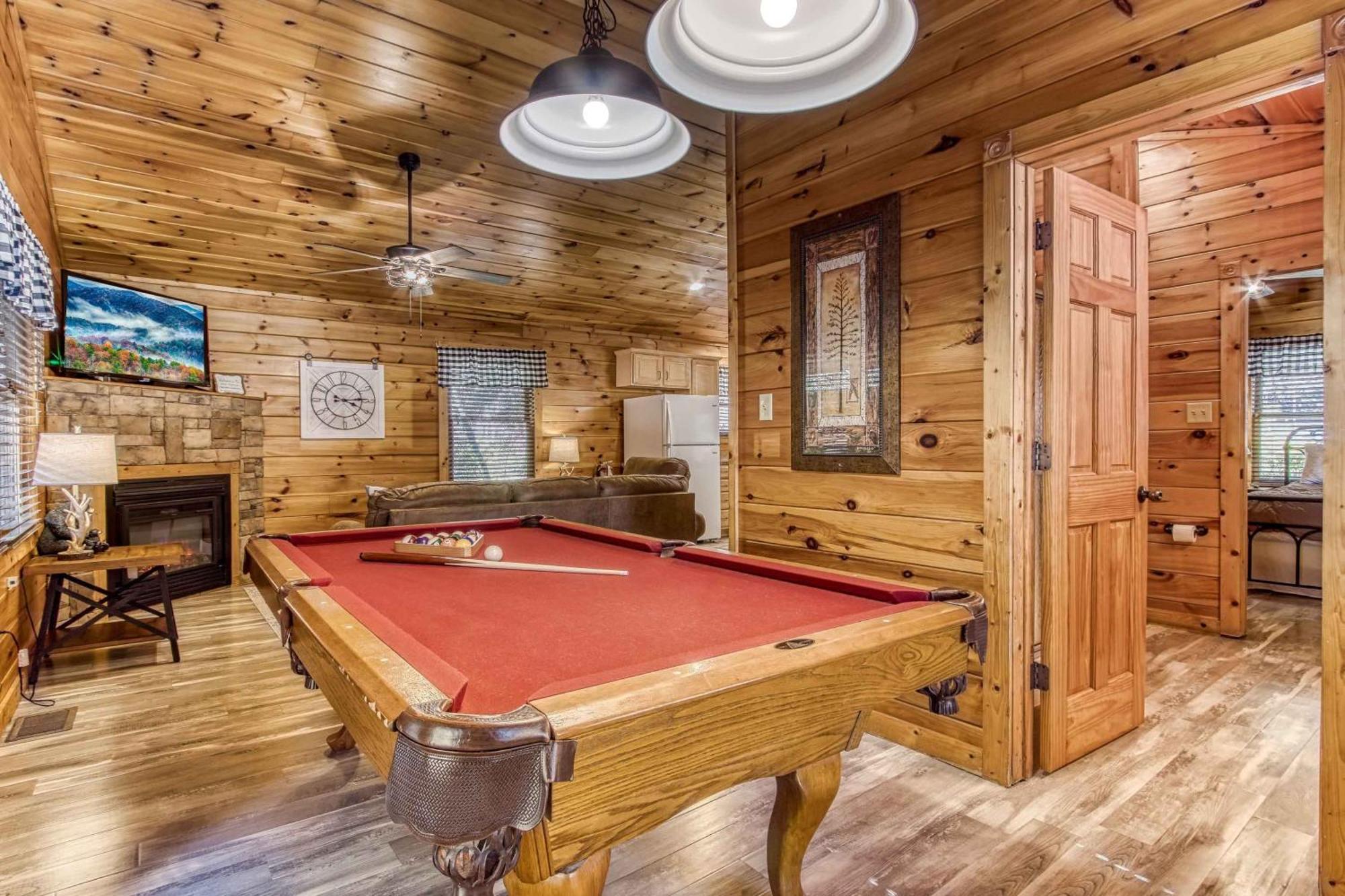 Dog Friendly, Romantic Mtn Getaway Hot Tub Pool Gatlinburg Eksteriør billede