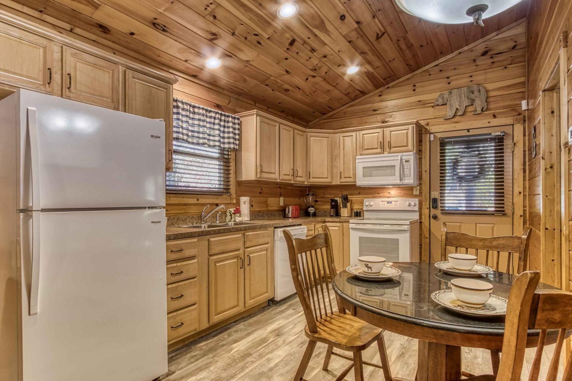 Dog Friendly, Romantic Mtn Getaway Hot Tub Pool Gatlinburg Eksteriør billede