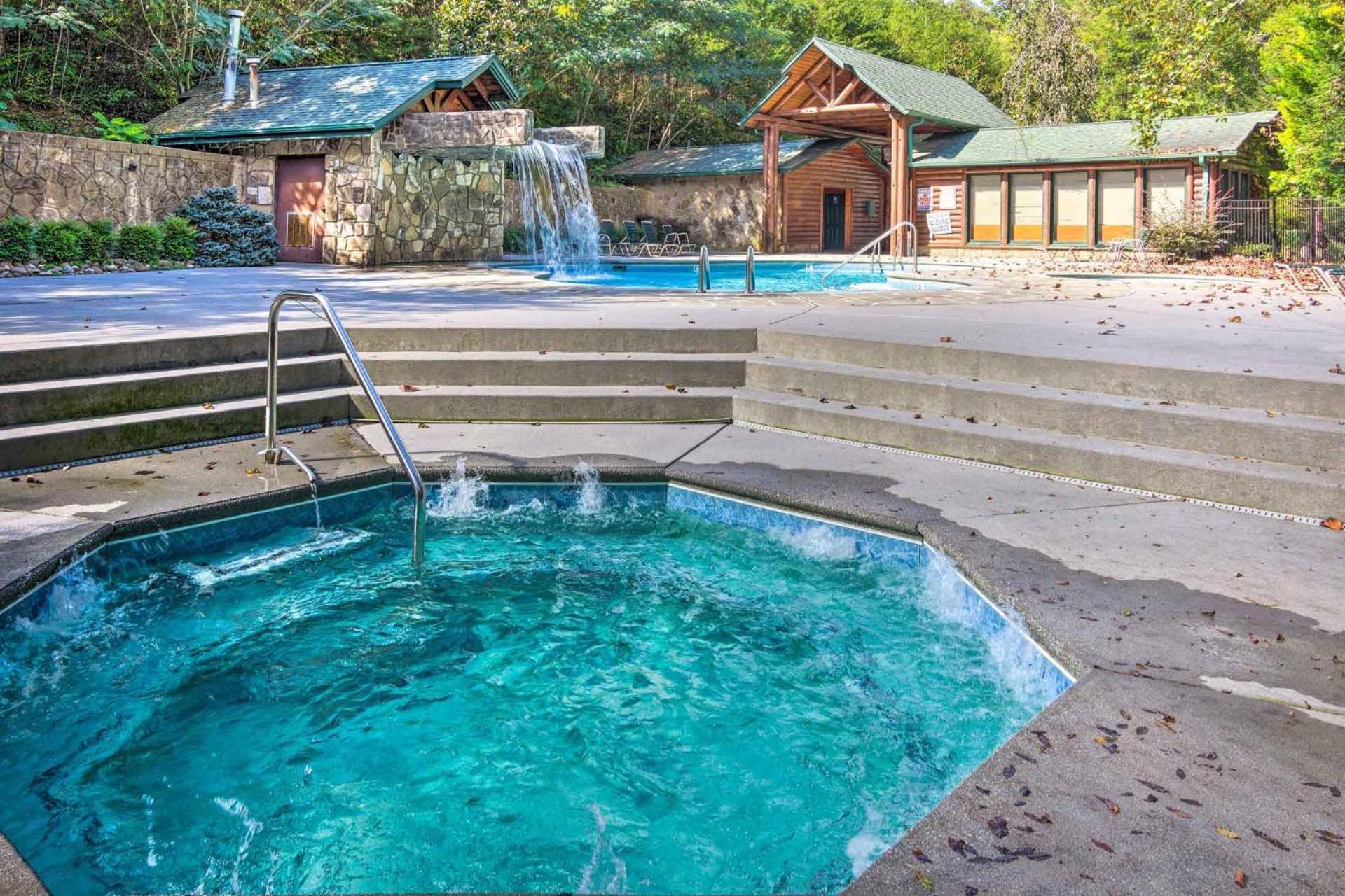 Dog Friendly, Romantic Mtn Getaway Hot Tub Pool Gatlinburg Eksteriør billede