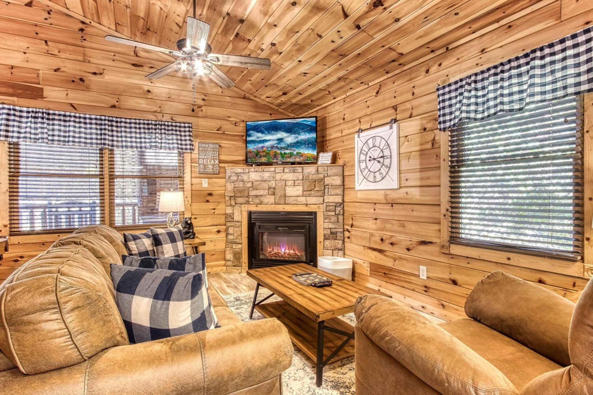 Dog Friendly, Romantic Mtn Getaway Hot Tub Pool Gatlinburg Eksteriør billede